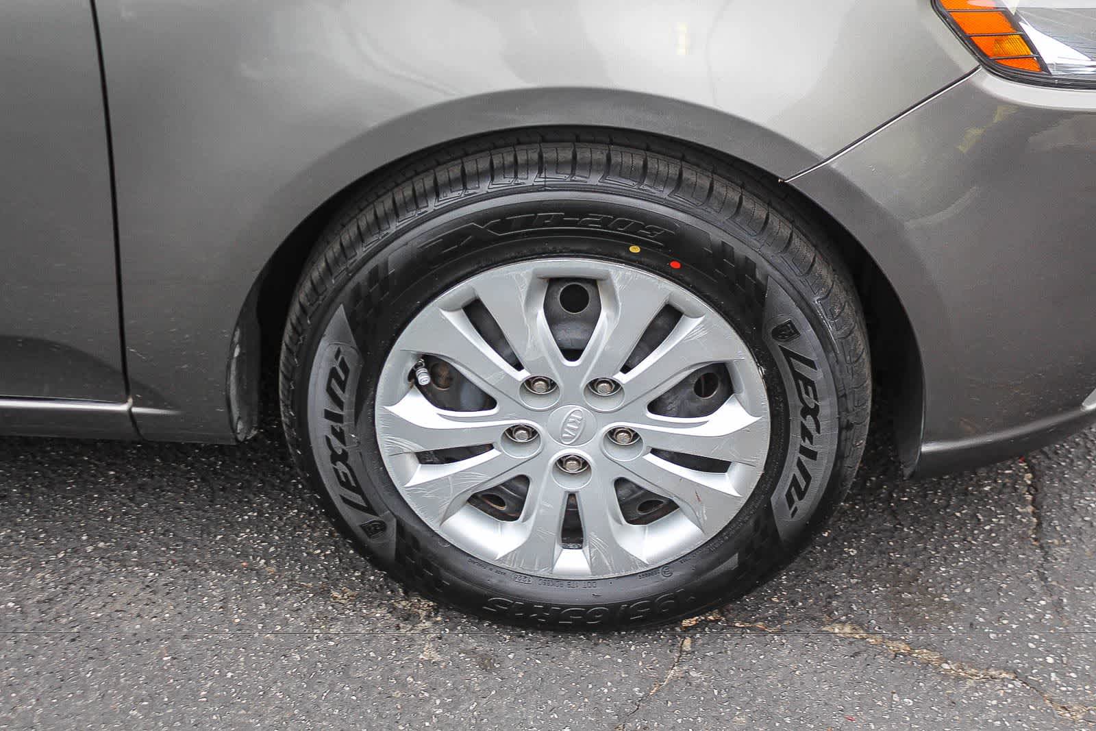 Thumbnail: 2012 Kia Forte - 13