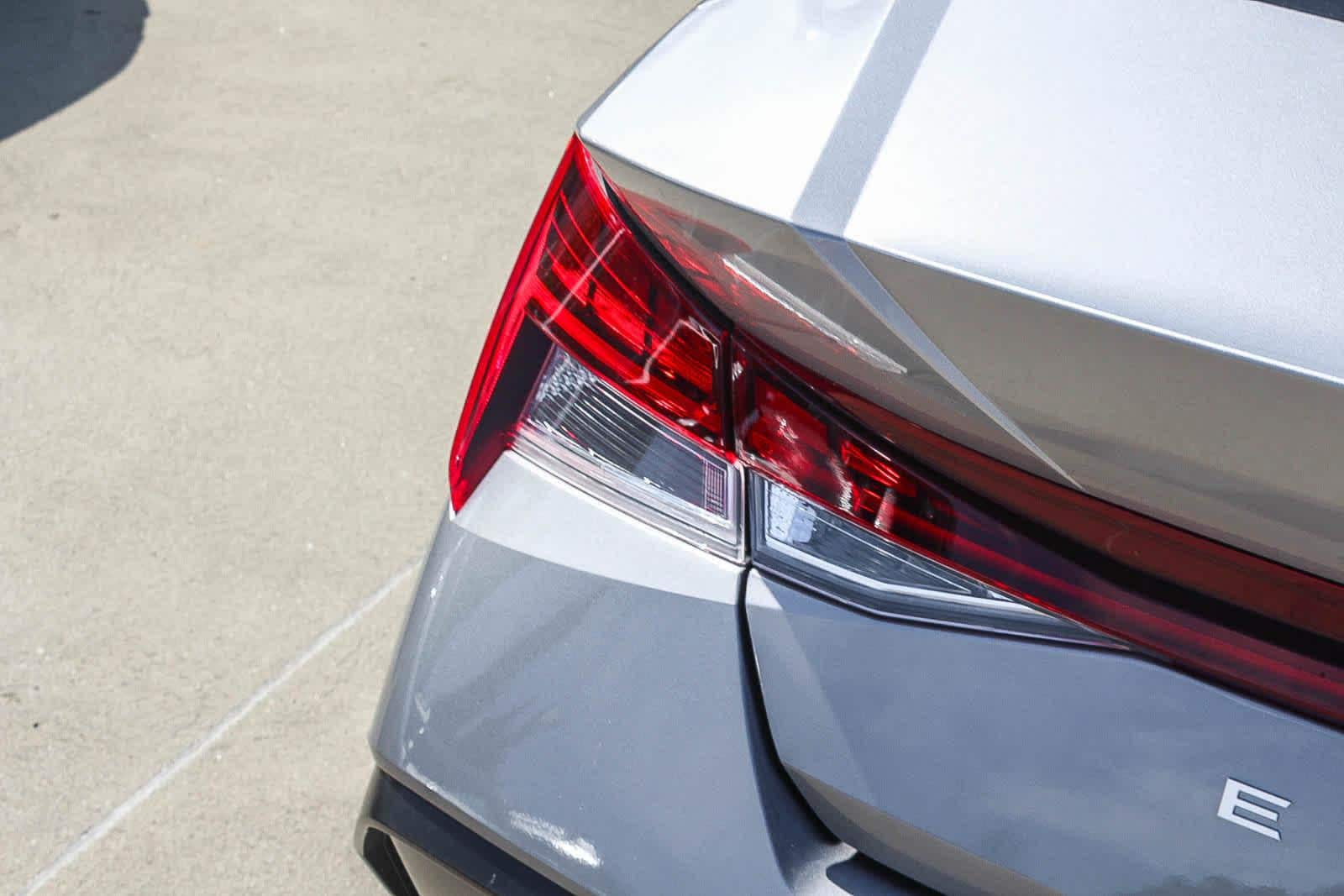 2026 Hyundai Elantra Limited - Photo 8