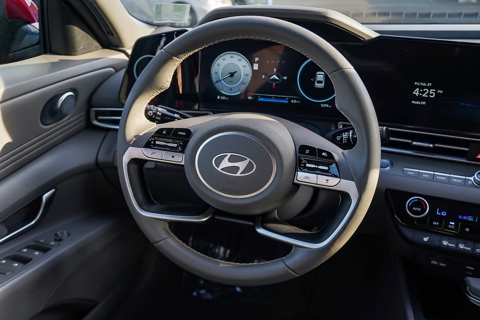 Thumbnail: 2025 Hyundai Elantra - 18