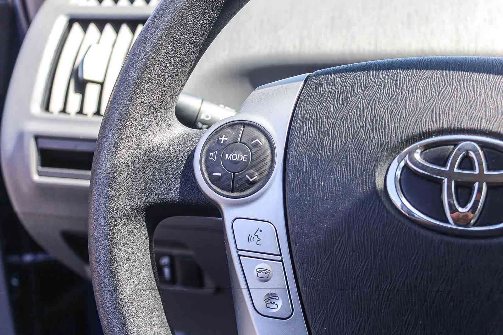 Thumbnail: 2012 Toyota Prius v - 32