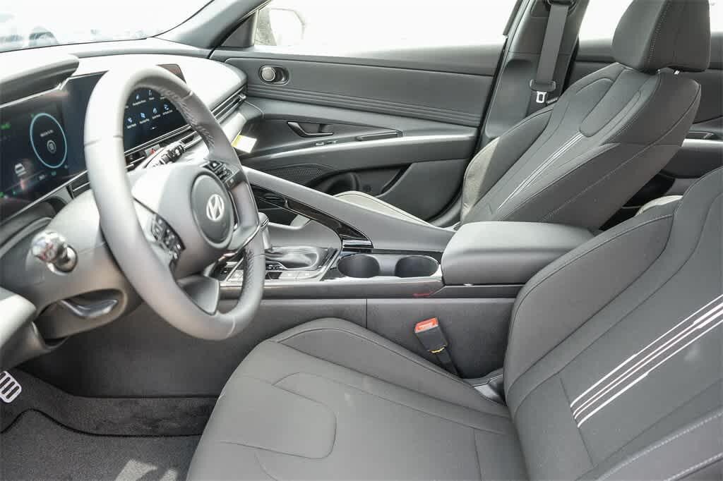 Thumbnail: 2025 Hyundai Elantra - 21
