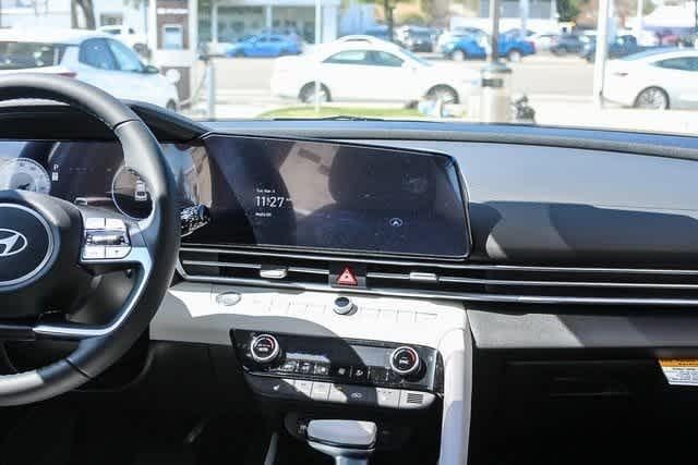 Thumbnail: 2025 Hyundai Elantra - 18