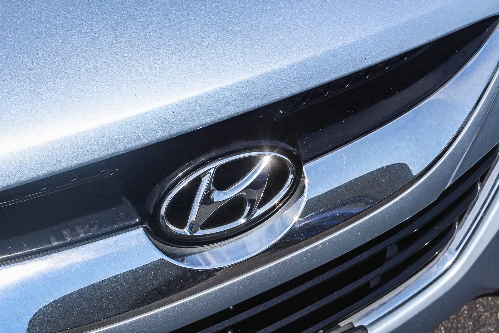 Thumbnail: 2012 Hyundai Tucson - 17