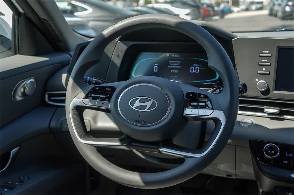 Thumbnail: 2025 Hyundai Elantra - 16