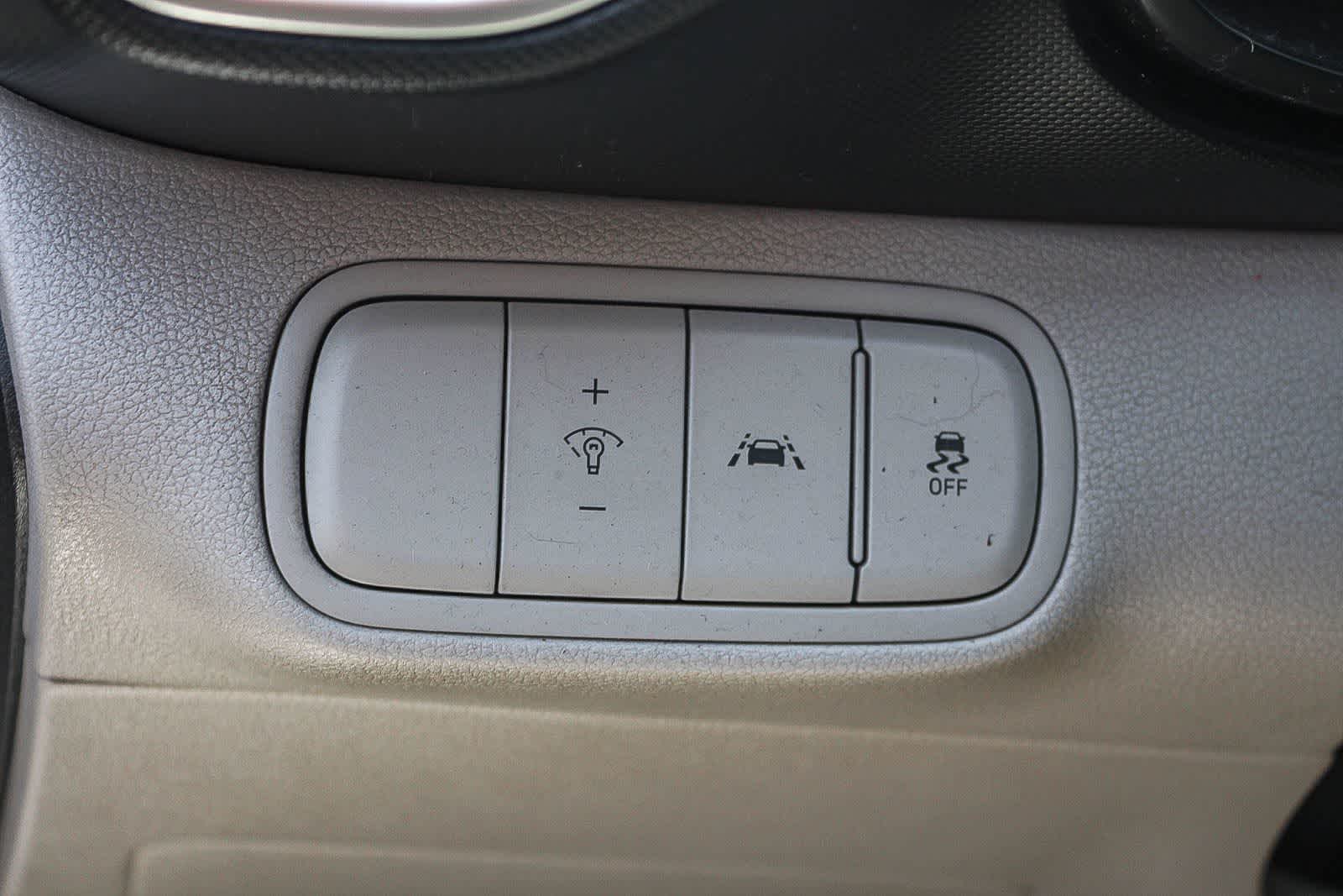 Thumbnail: 2020 Hyundai Venue - 28