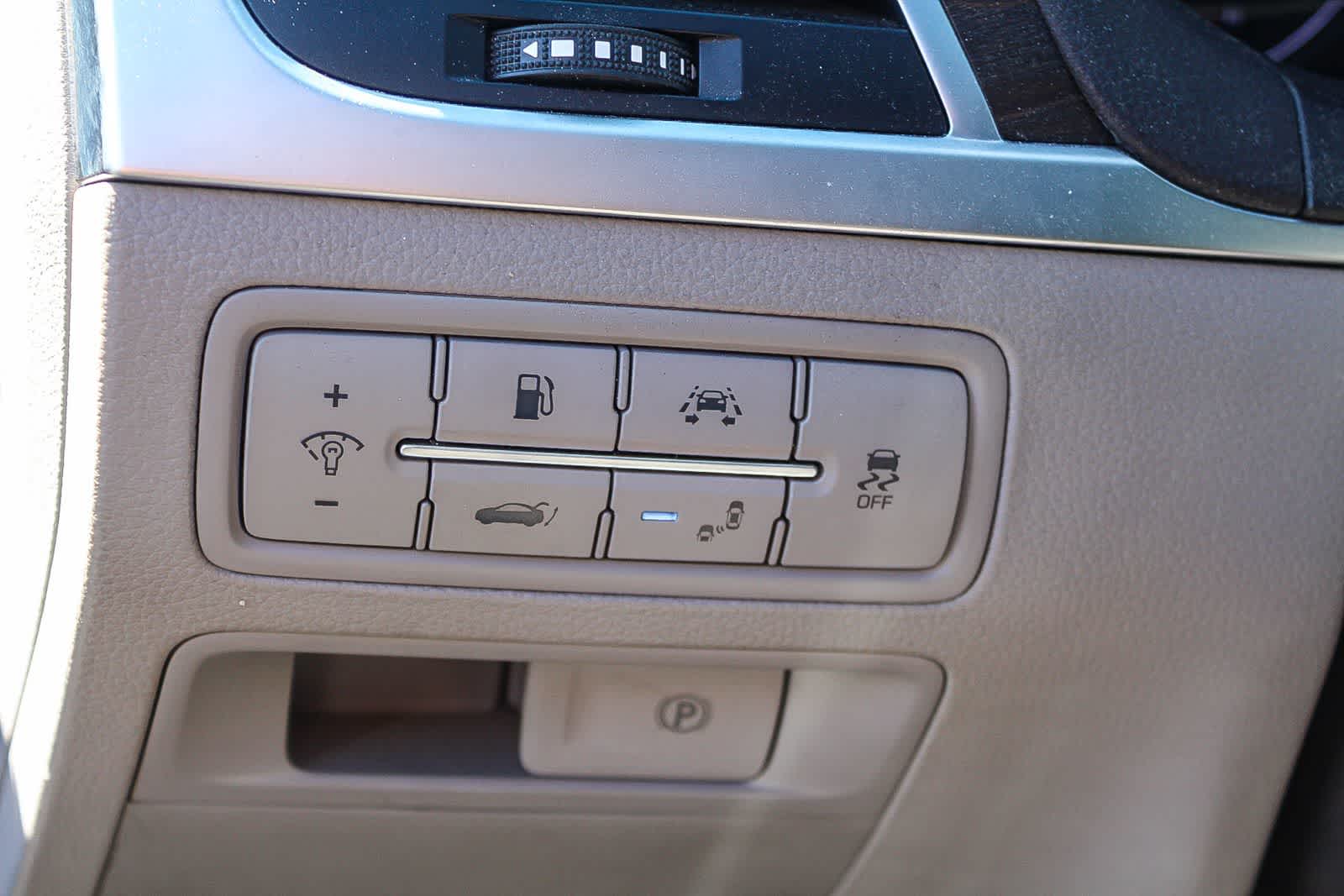 Thumbnail: 2017 Genesis G80 - 31