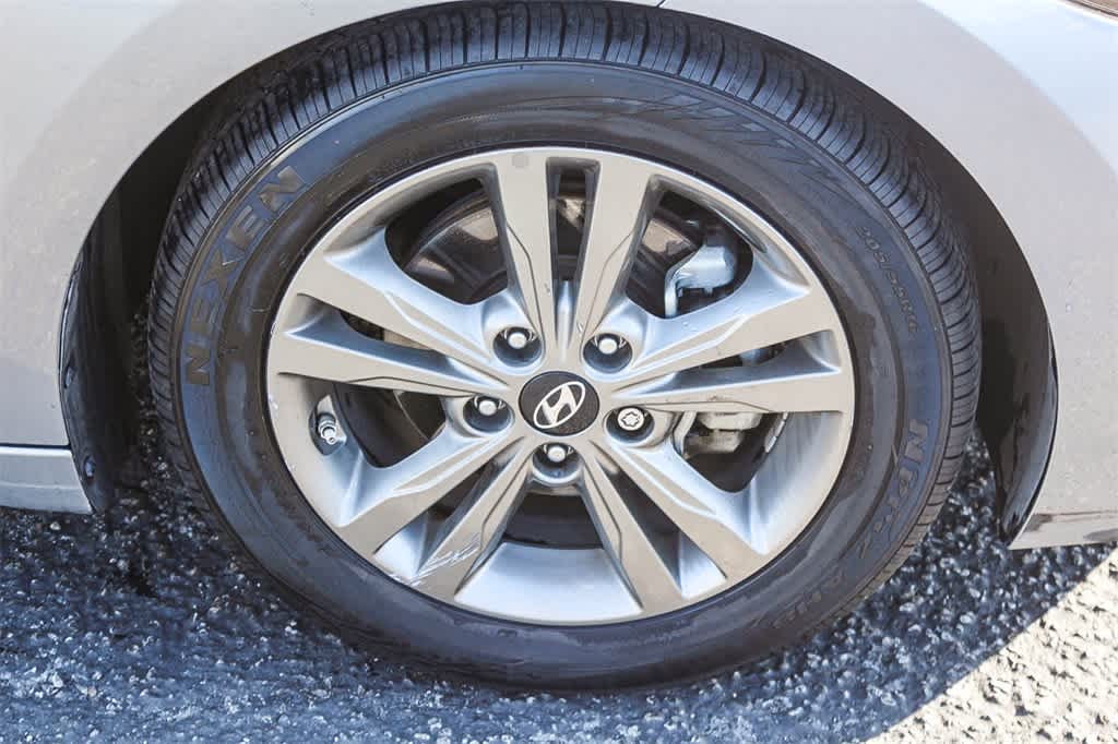 Thumbnail: 2017 Hyundai Elantra - 13