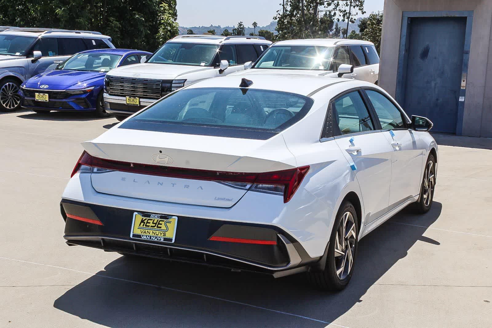 Thumbnail: 2026 Hyundai Elantra - 4