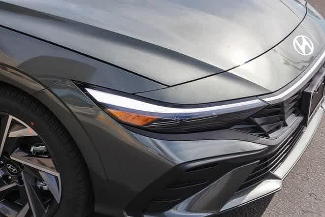 Thumbnail: 2025 Hyundai Elantra - 10