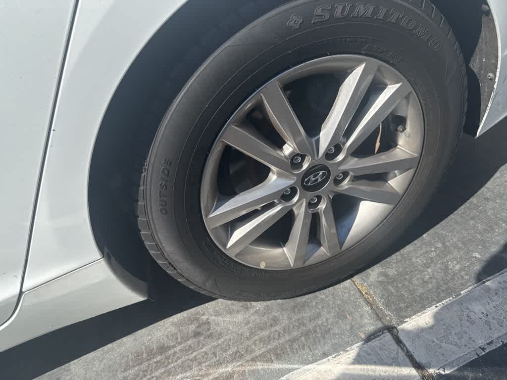 Thumbnail: 2016 Hyundai Sonata - 10