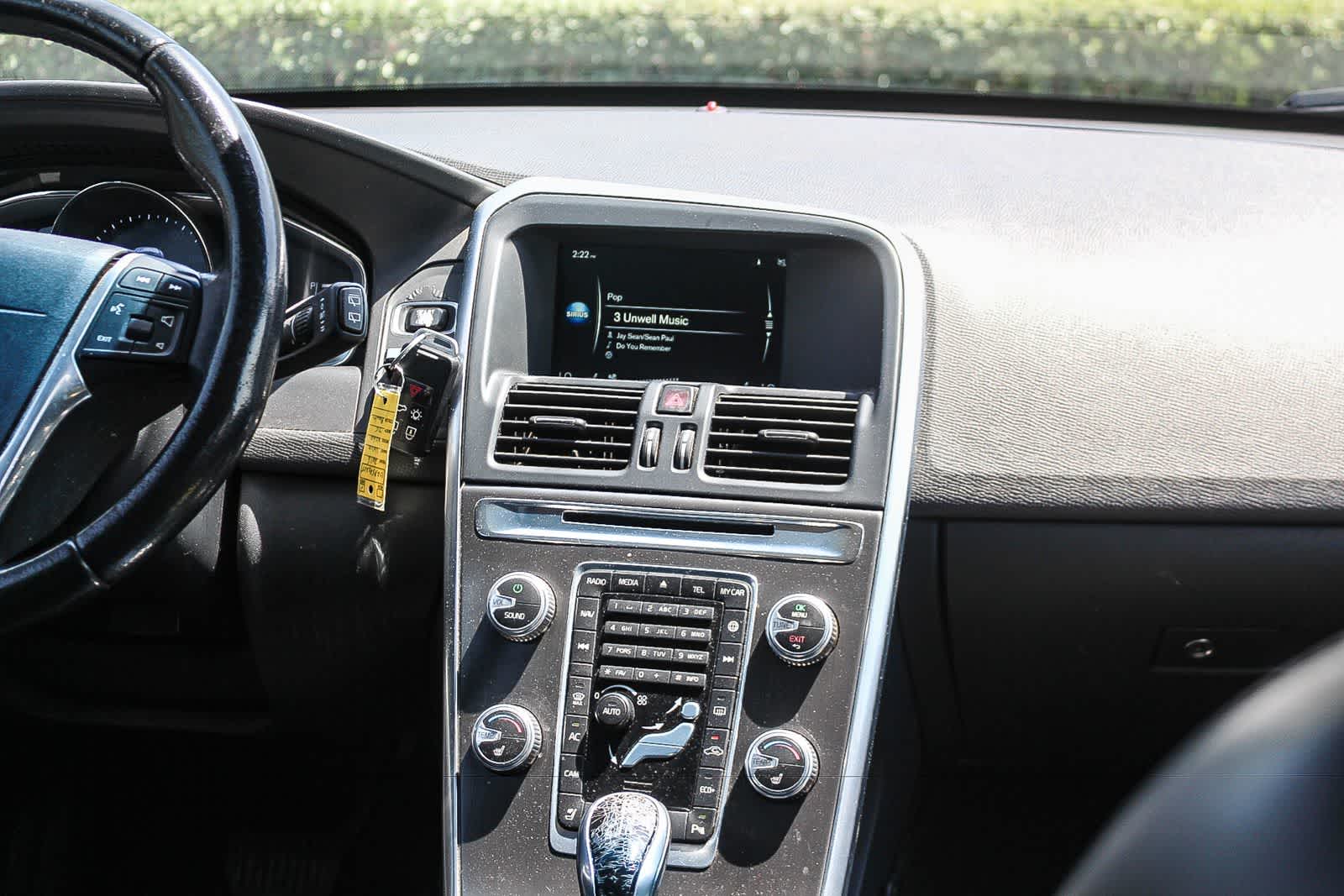 Thumbnail: 2016 Volvo XC60 - 16