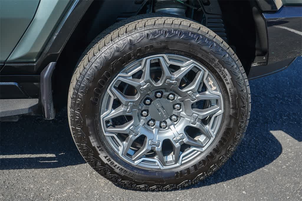Thumbnail: 2024 GMC Hummer EV - 11