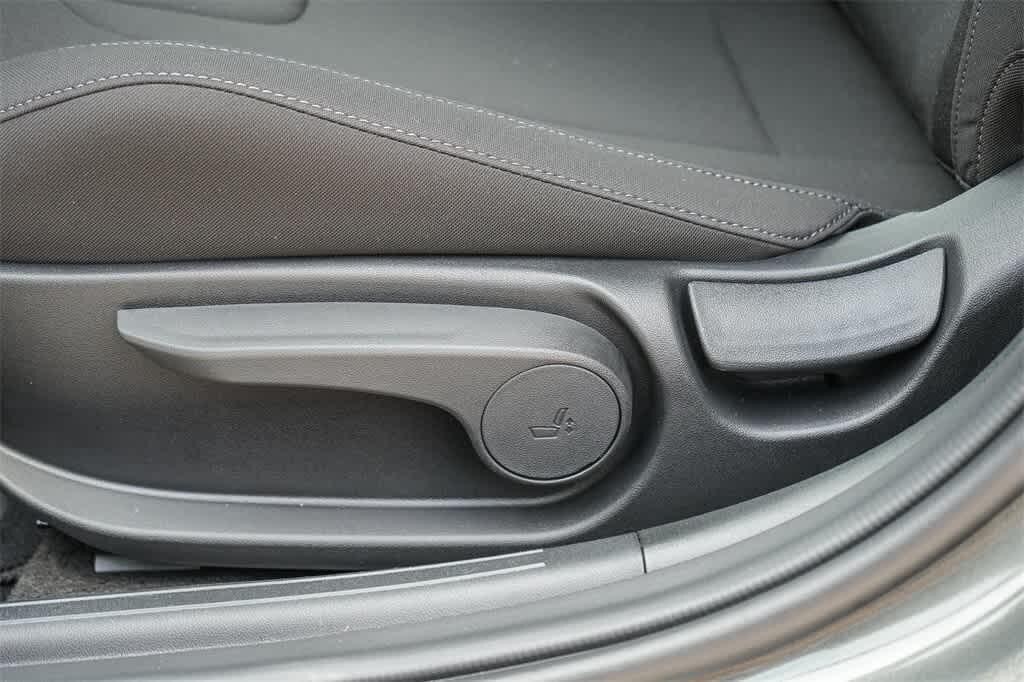 Thumbnail: 2025 Hyundai Elantra - 25
