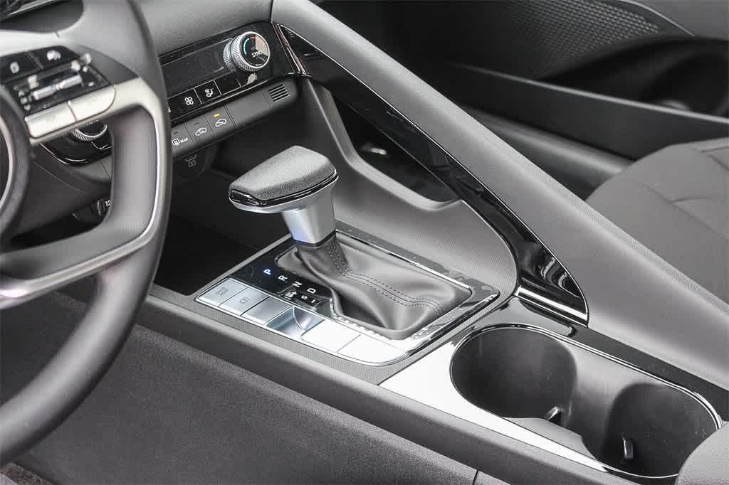 Thumbnail: 2025 Hyundai Elantra - 18