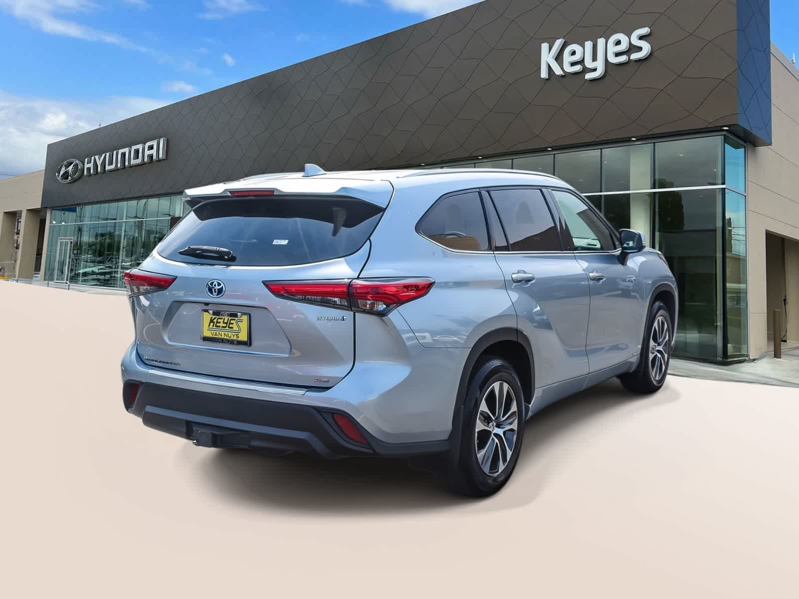 Thumbnail: 2021 Toyota Highlander - 4