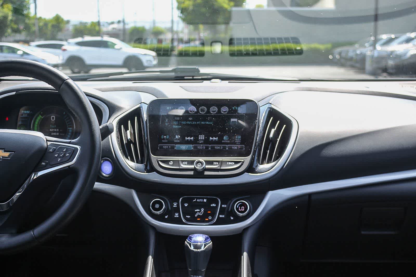 Thumbnail: 2017 Chevrolet Volt - 17