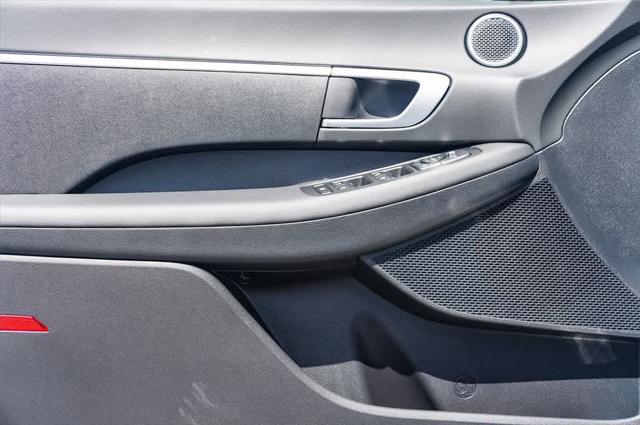 2025 Hyundai Sonata SE 24