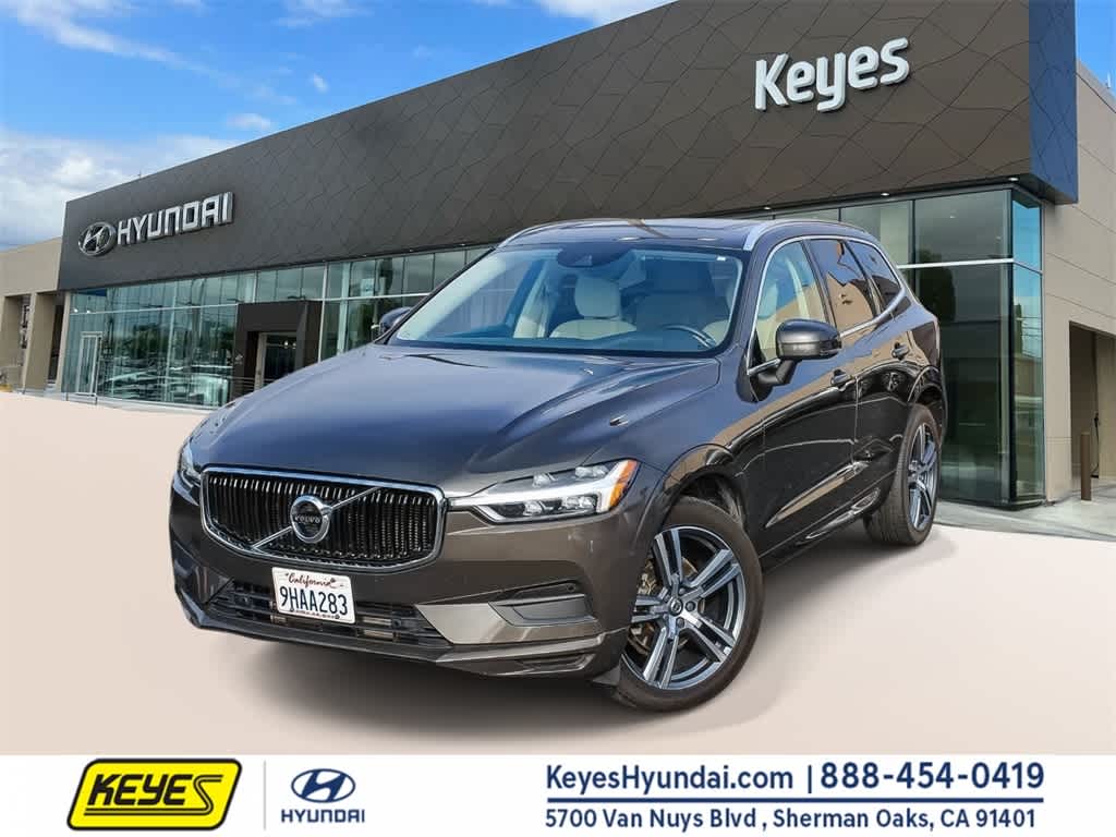 2020 Volvo XC60 Momentum's photo