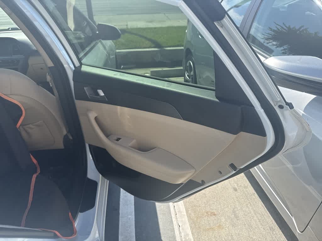 Thumbnail: 2016 Hyundai Sonata - 23