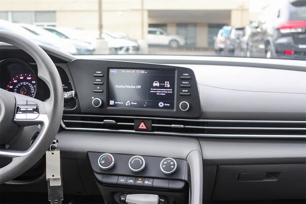 Thumbnail: 2023 Hyundai Elantra - 17