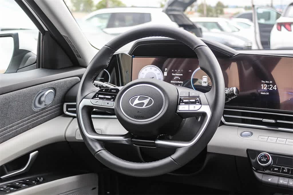 Thumbnail: 2025 Hyundai Elantra - 18