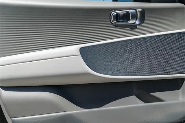 Thumbnail: 2023 Hyundai Ioniq 6 - 20