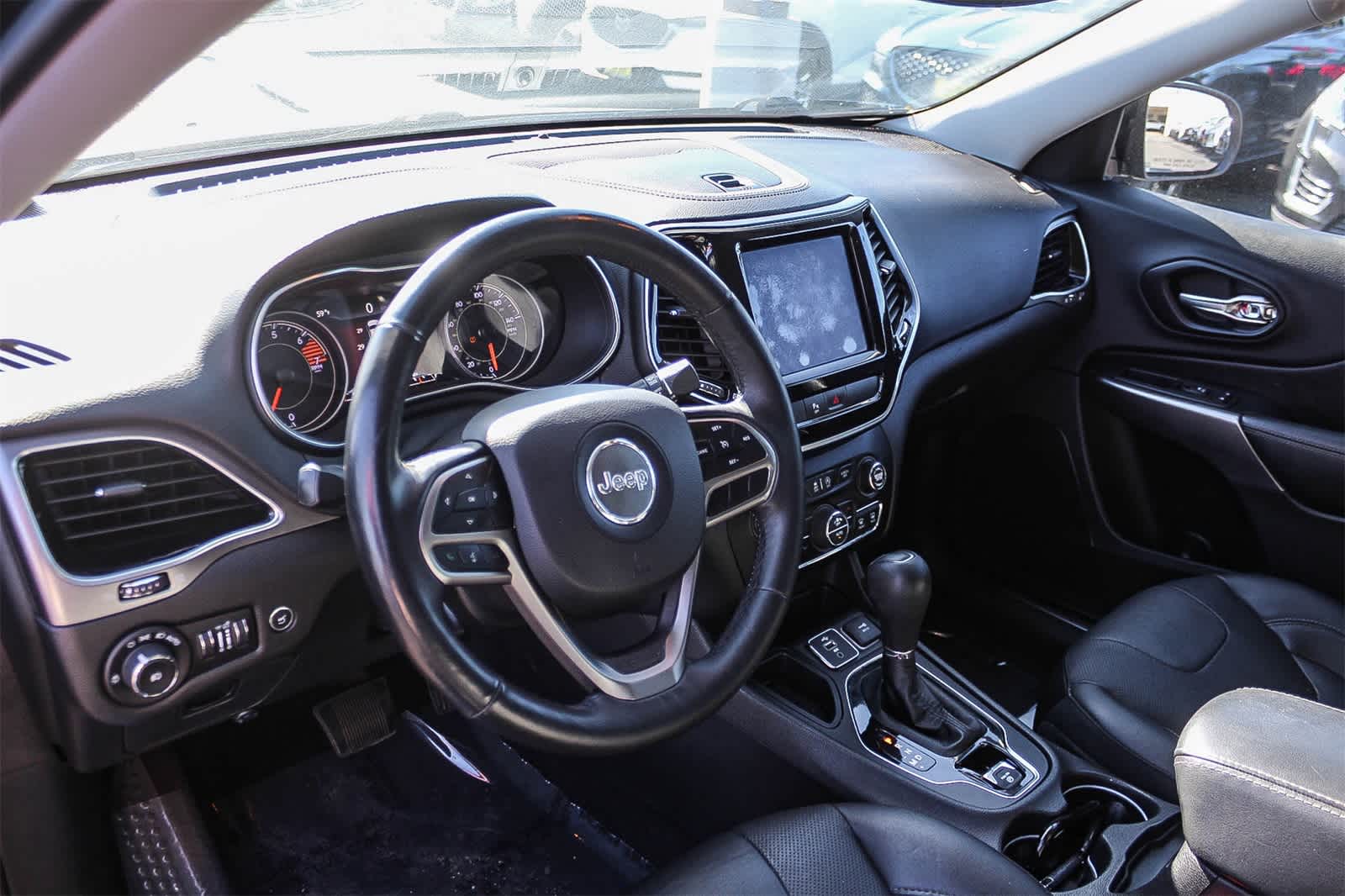 Thumbnail: 2019 Jeep Cherokee - 21