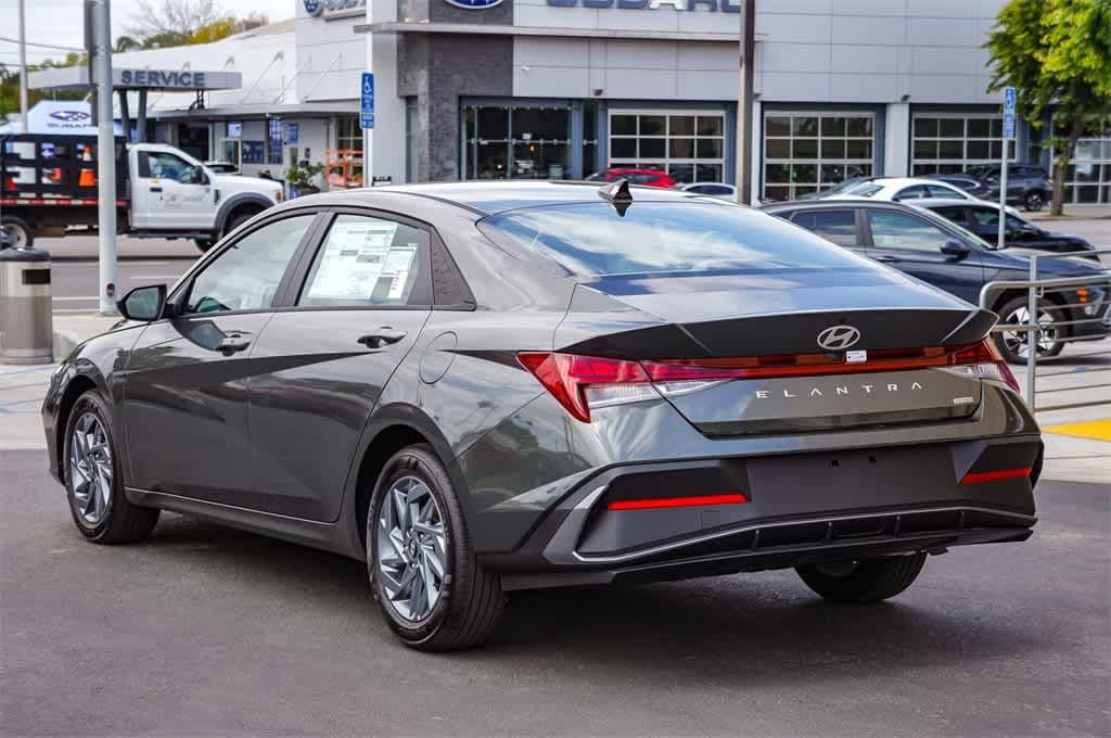 Thumbnail: 2025 Hyundai Elantra - 5
