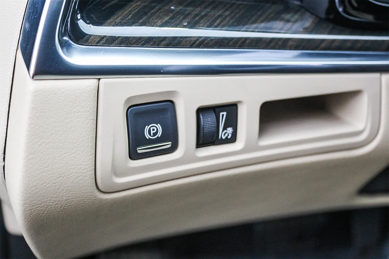 Thumbnail: 2019 Cadillac XT5 - 32