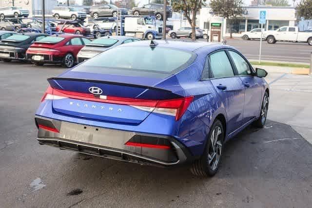 Thumbnail: 2025 Hyundai Elantra - 4