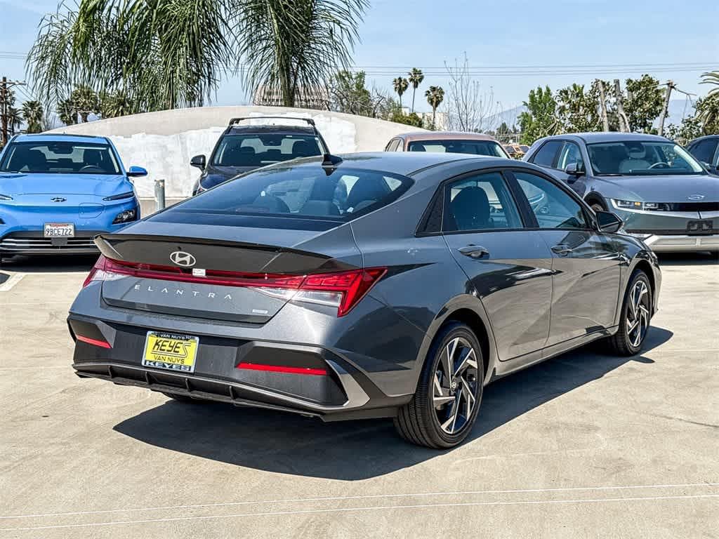 Thumbnail: 2025 Hyundai Elantra - 4