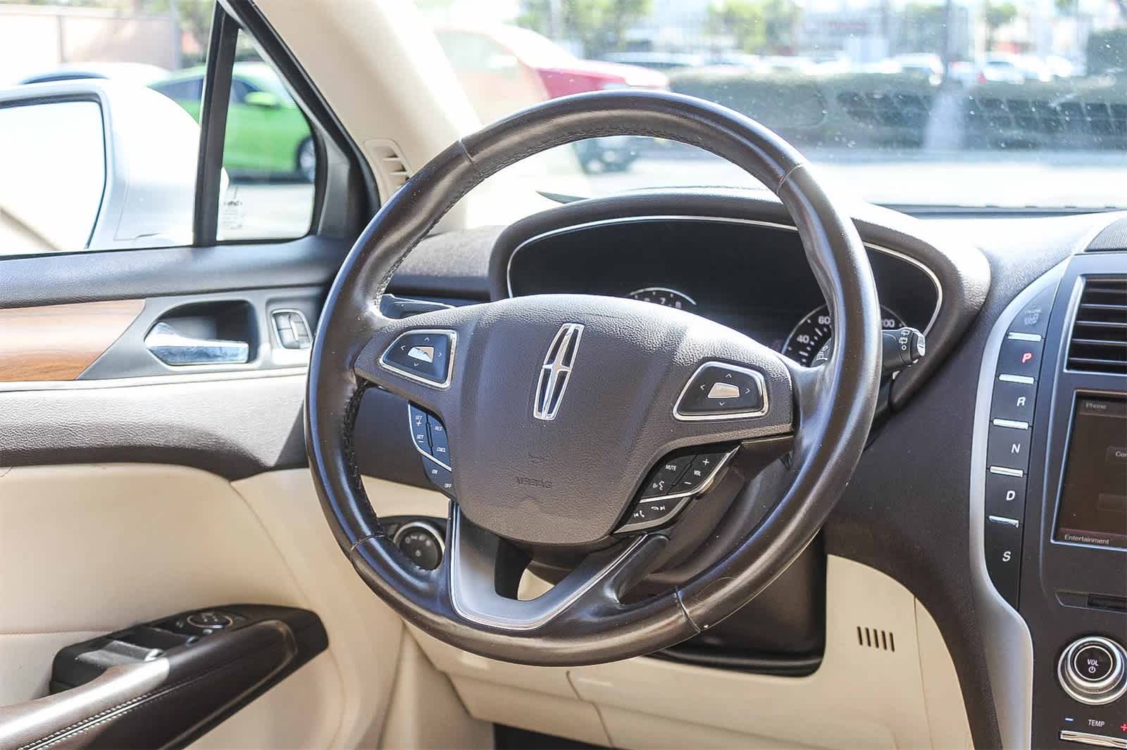 Thumbnail: 2015 Lincoln MKC - 21