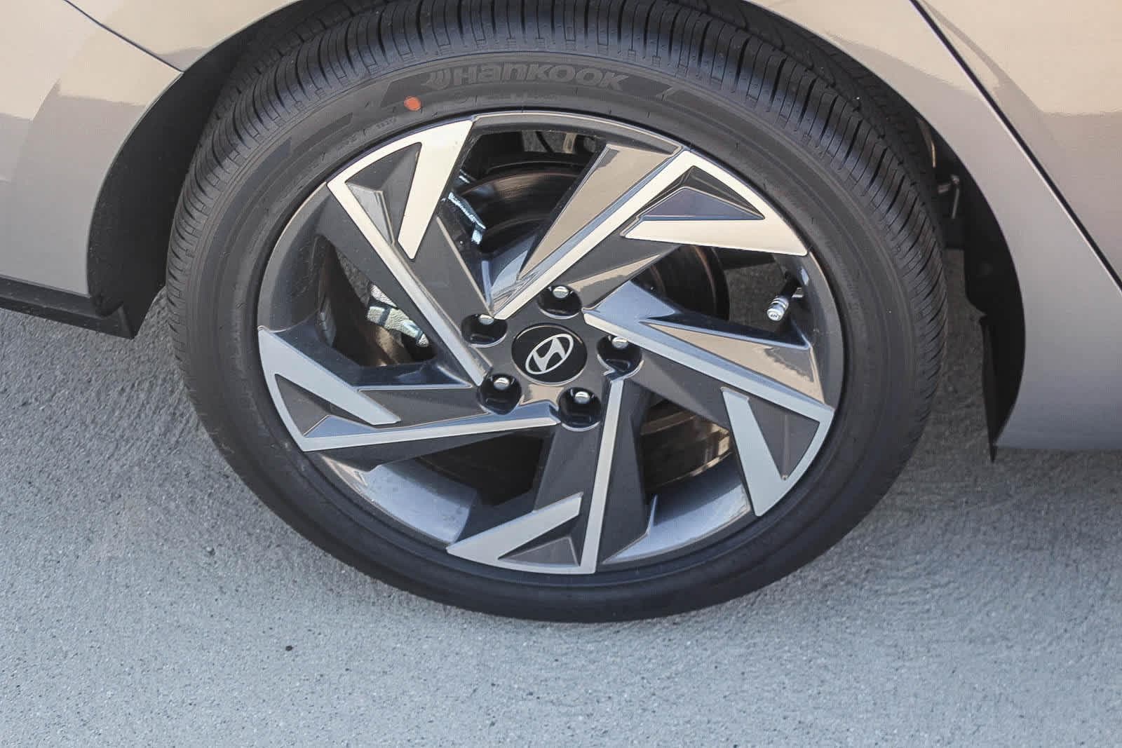 2026 Hyundai Elantra Limited - Photo 11