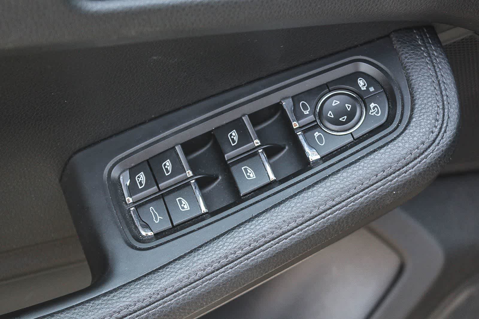 Thumbnail: 2018 Porsche Macan - 26