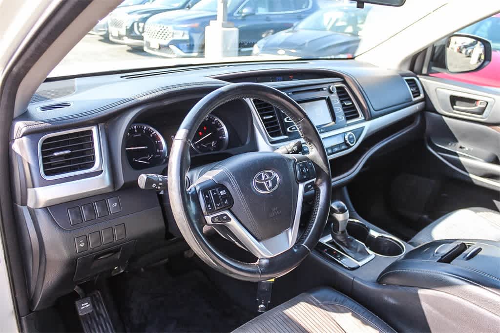 Thumbnail: 2015 Toyota Highlander - 17