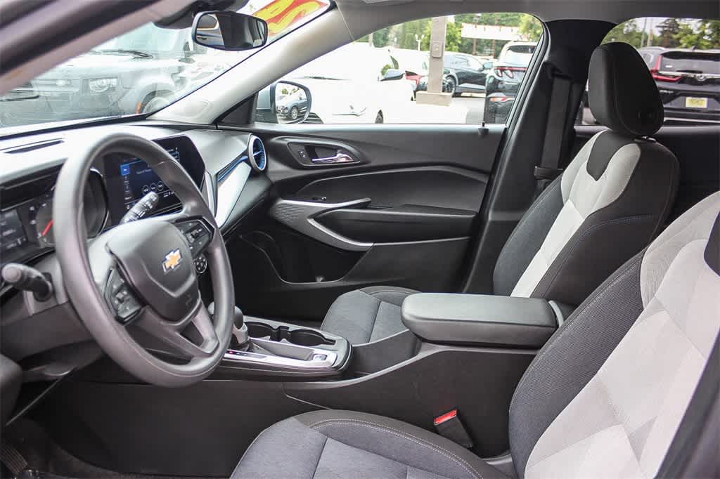 2024 Chevrolet Trax LS 17