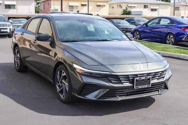 Thumbnail: 2025 Hyundai Elantra - 3