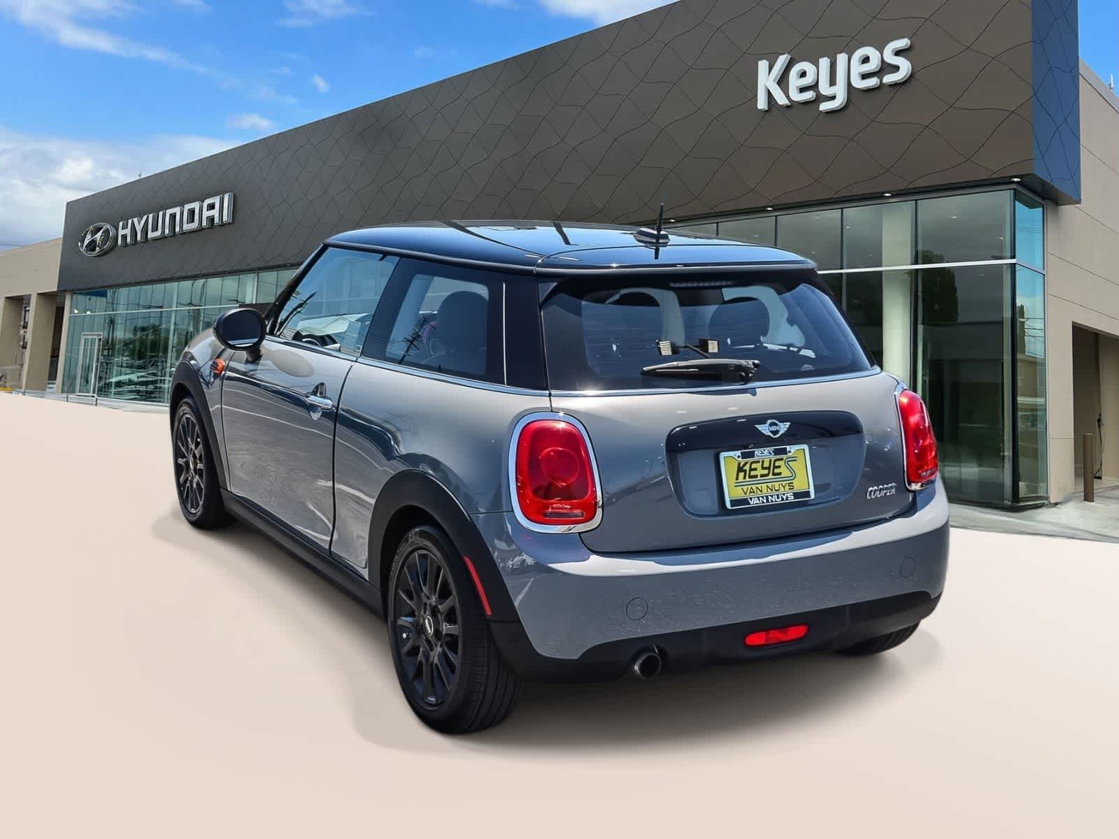 Thumbnail: 2017 MINI Cooper Hardtop - 7