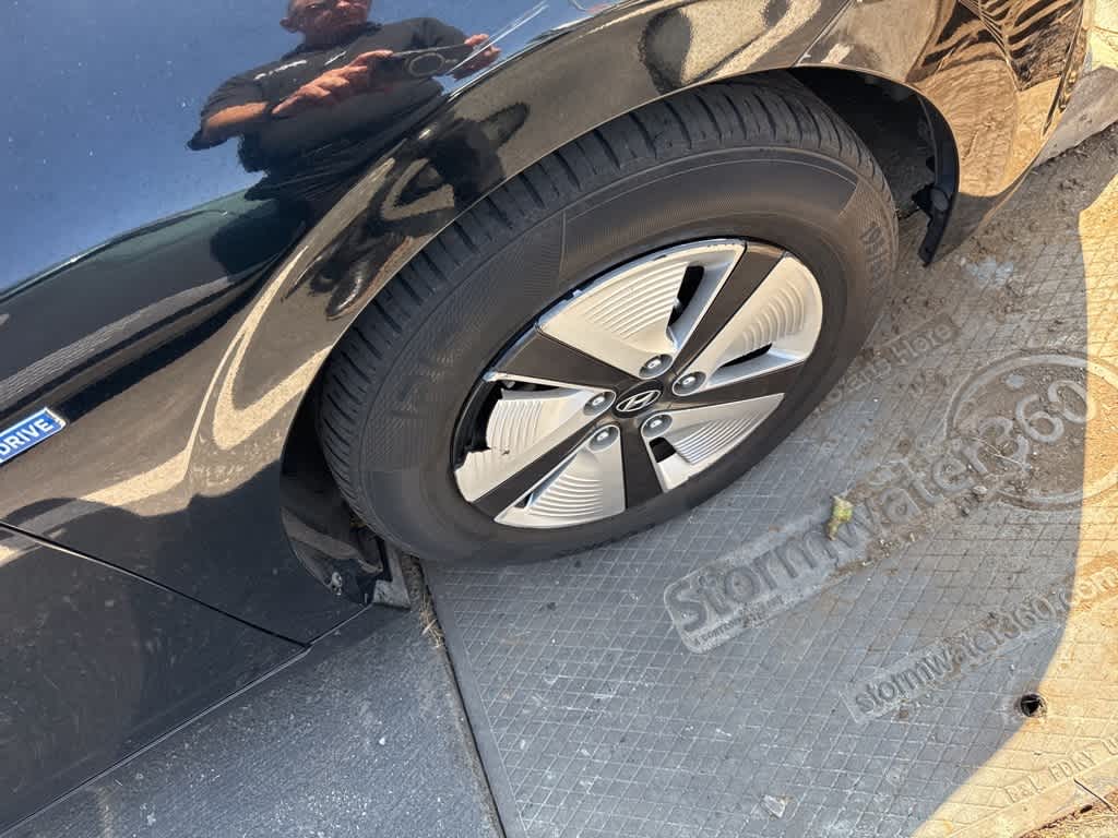 Thumbnail: 2019 Hyundai Ioniq - 15