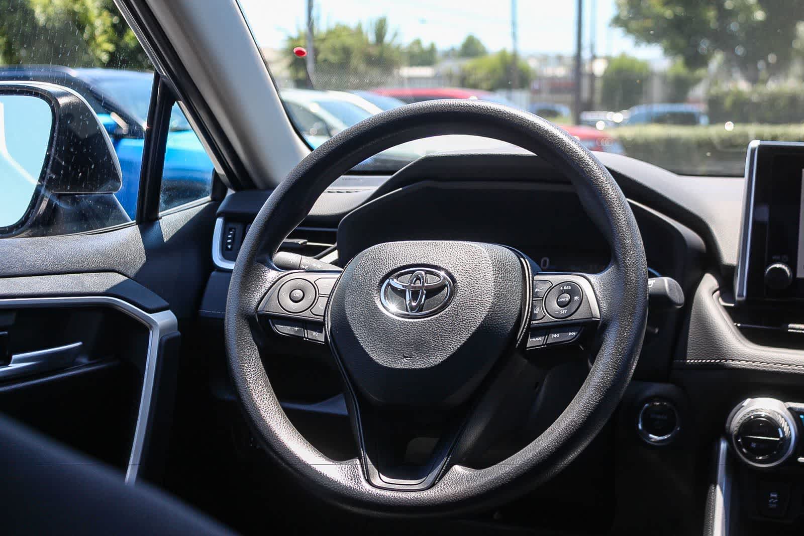 Thumbnail: 2025 Toyota RAV4 - 20