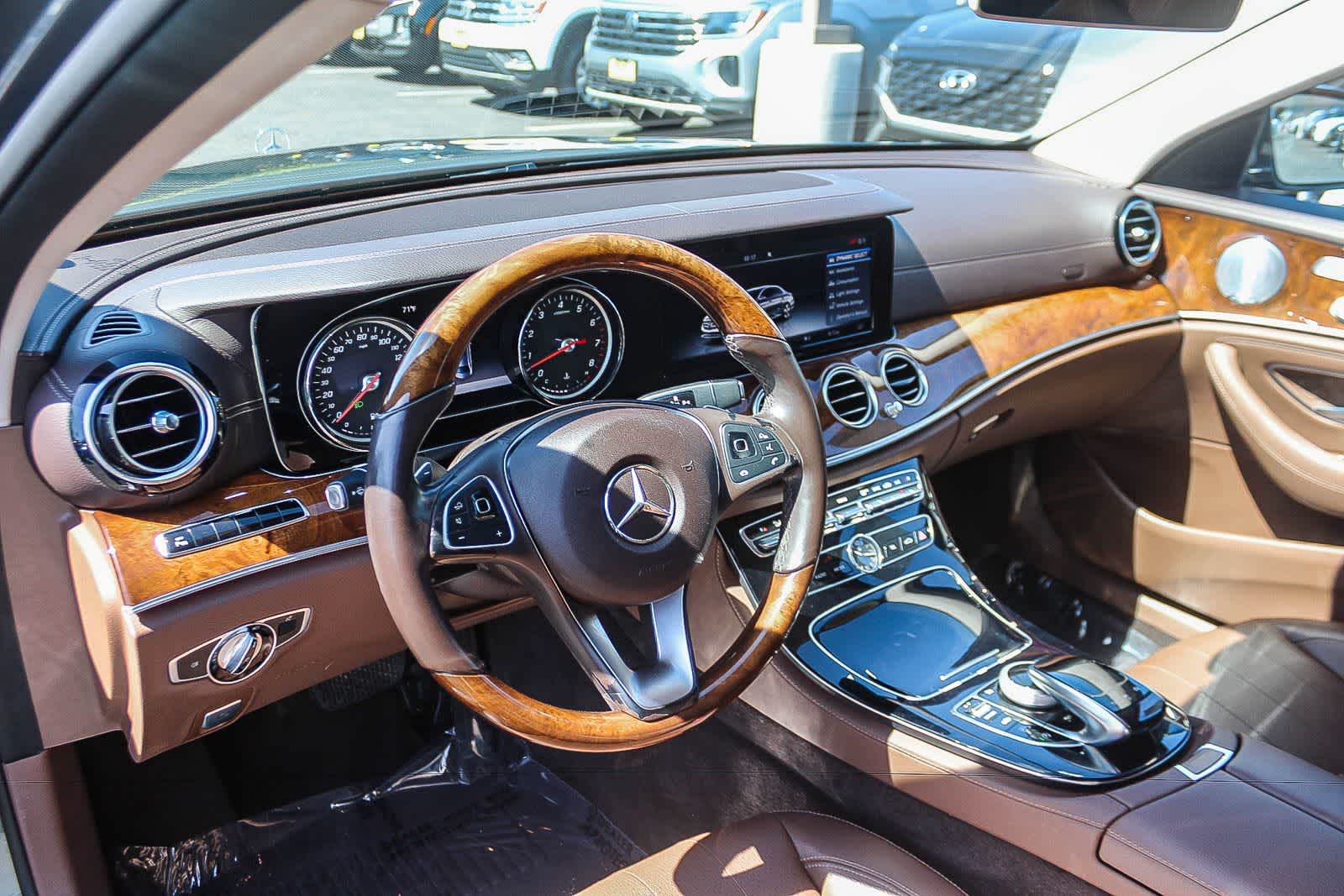 Thumbnail: 2017 Mercedes-Benz E-Class - 22