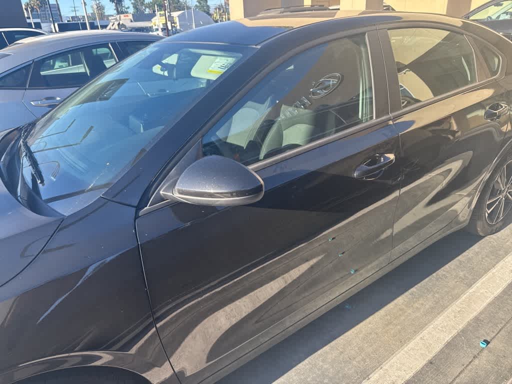 Thumbnail: 2023 Kia Forte - 9