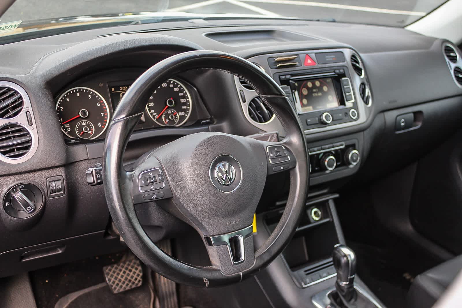 Thumbnail: 2011 Volkswagen Tiguan - 24