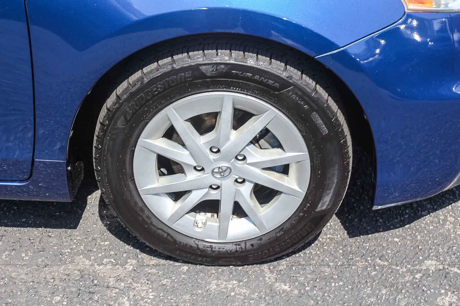 Thumbnail: 2012 Toyota Prius v - 13