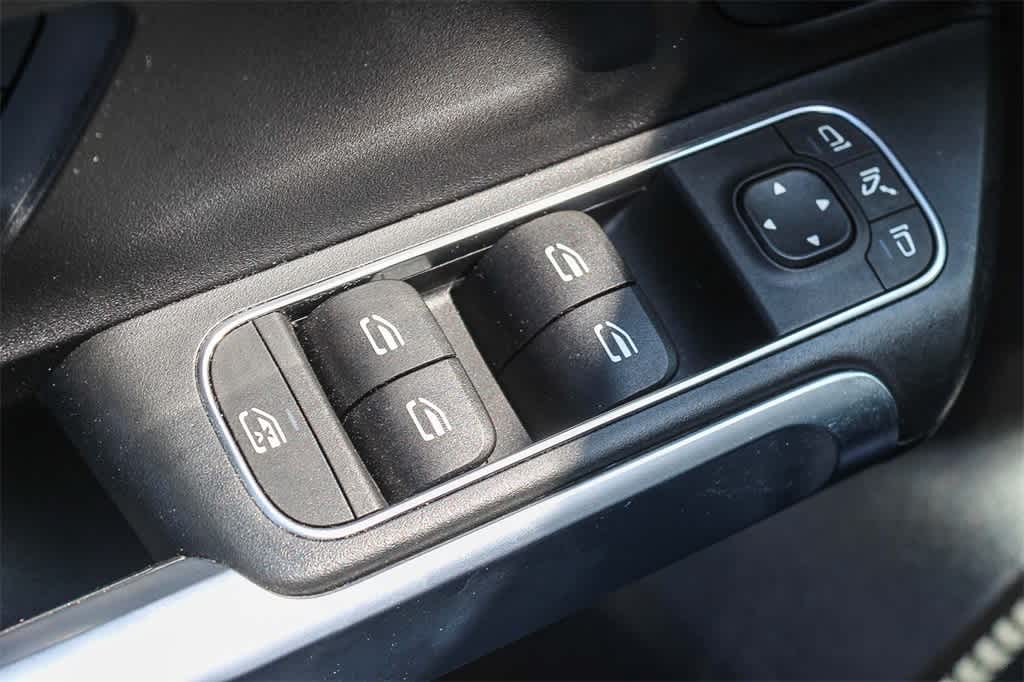 Thumbnail: 2020 Mercedes-Benz GLB - 20