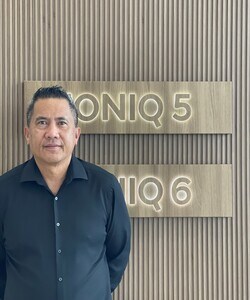 Staff member Julius De Los Santos from ID_81034e6cc810