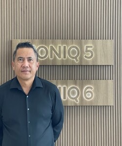 Staff member Julius De Los Santos from ID_81034e6cc810