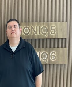 Staff member Peter Santana from ID_bb772303ea36