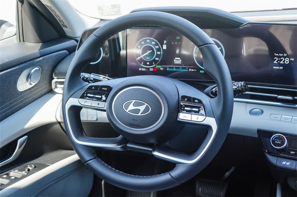 Thumbnail: 2025 Hyundai Elantra - 17