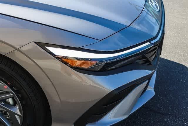 Thumbnail: 2025 Hyundai Elantra - 9